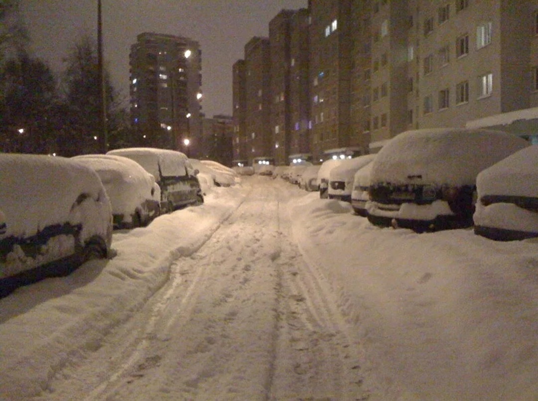 На люках парковаться нельзя!